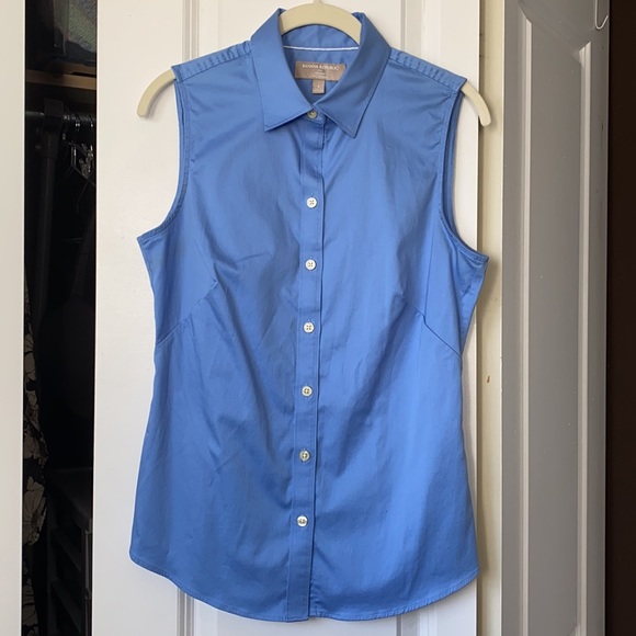 Banana Republic sleeveless button-up cotton shirt in blue, size 8. - Picture 2 of 8